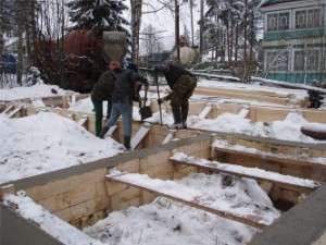 Строительство дома из такого материала, как бетон зимой - фото