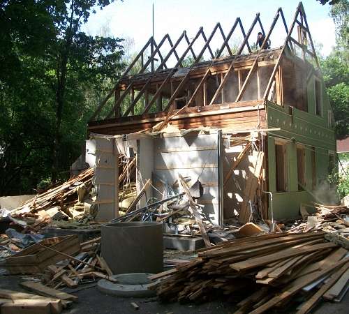 Демонтаж деревянного дома своими руками - фото