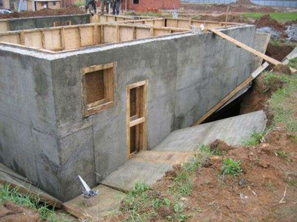 Как построить дом из бетона: достоинства и недостатки данного материала, а  ... - фото