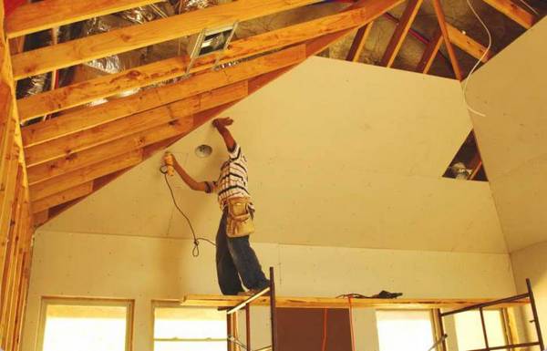 Как крепить гипсокартон к потолку своими руками? - фото