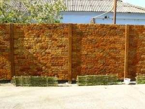 Как сделать и установить бетонный забор - фото