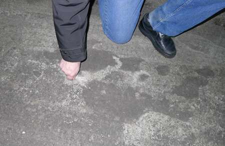 Можно ли добавлять соль в бетон: достоинства и недостатки применения - фото