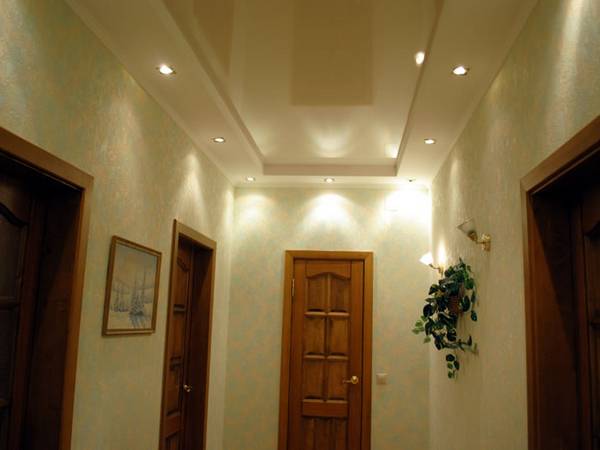 Навесной потолок в коридоре — быстрая и качественная отделка помещения с фото