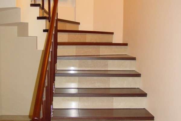 Облицовка бетонной лестницы: варианты оформления - фото