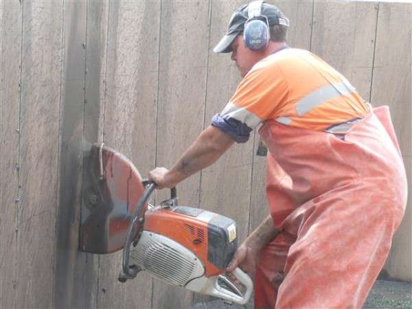 Разрушение бетона: методы Использование порошка Применение кислой смеси - фото