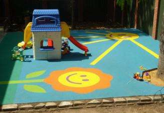 Резиновое покрытие для детских площадок на даче убережет детей от травм с фото
