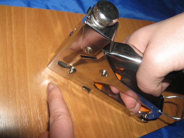 Выбираем механический степлер своими руками Особенности применения строительного степлера с фото